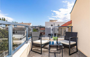 Cozy Apartment In Kastel Stari With Kitchen